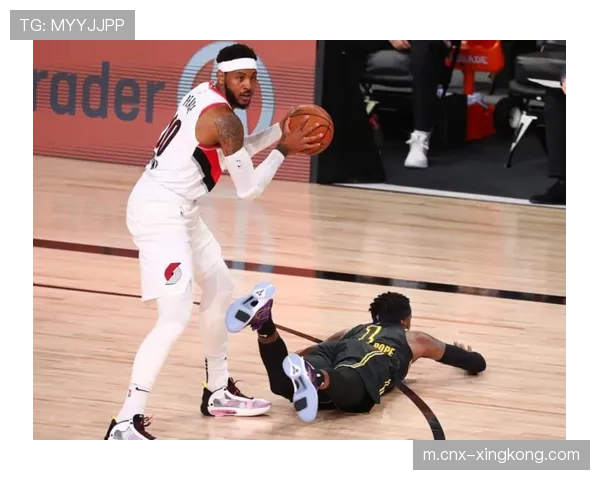 裁判对投篮附带接触规则解释差异导致双标判罚感知强化